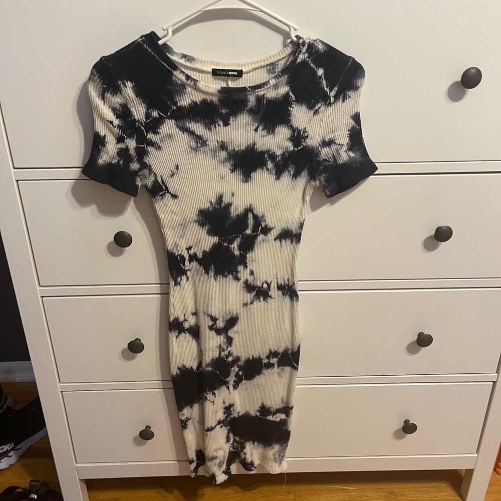 Shirt sleeve midi dress from fashion nova. Size small